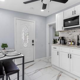 Modern 2BR Home, 2 Queen Beds Near Beaches & Downtown, hotel in St. Petersburg