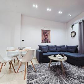 Hidden Gem 2BR Apartment | Loutraki, hotel a Loutráki