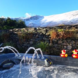 2 Double Bed Cottage Hottub Lake District Keswick, hotelli kohteessa Keswick