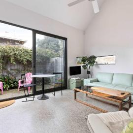 Spacious 1-Bed Townhouse in Norlane, hotel a Norlane