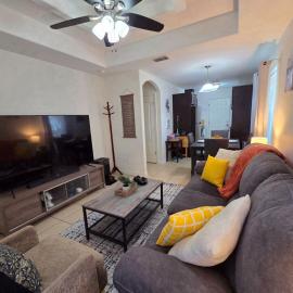 Cozy Apartment Near University Dr