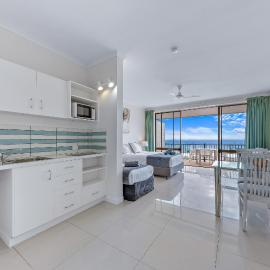 Central Ocean View Studio 27a KIDS STAY FREE, hotel in Airlie Beach