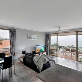 OCEAN VIEWS 16 pool & Spa Wi-FI KIDS STAY FREE, hotel in Airlie Beach