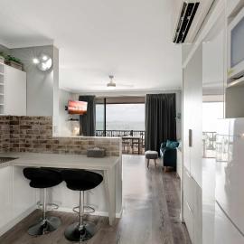 Ocean View 16A Studio Pool & Spa Wi-Fi KIDS STAY FREE, hotel in Airlie Beach