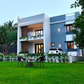La Coast Beach Villa ECR, hotel in Tirupporūr