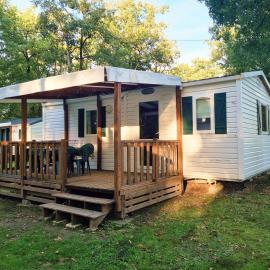 Camping les petites minaudières, hotelli kohteessa Les Naux