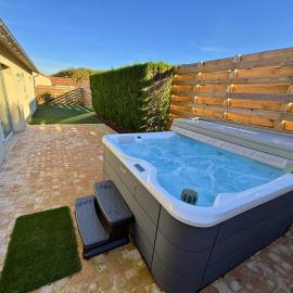Maison cosy avec SPA privatif à 13 min du Futuroscope, хотел в Beaumont
