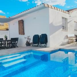 Casa Robles, casa con piscina y barbacoa