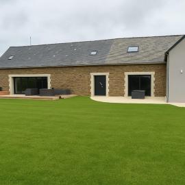 Gîte avec piscine intérieure jacuzzi et cinéma, hotel v destinácii Oisseau