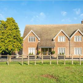Denmark House - 9 bed property with snooker room, hotel in Chatham