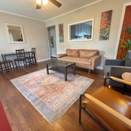 Housepitality- The Bungalow -2 BR, hotel sa Columbus