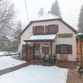 Hétházpuszta Erdészlak, hotel in Isztimér