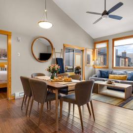 3BR Luxury Top Floor Condo with Great views