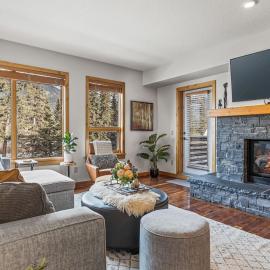 2BR Modern Luxe Condo with Hot Tub and Views