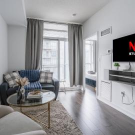 Downtown Toronto luxury condos, khách sạn ở Toronto