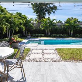 Naples Beach Retreat Bike to Beach! 4 Bed 2 Bath