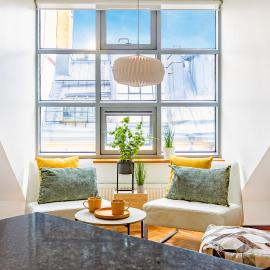 Scandi City Loft, Jacuzzi, Balcony, AirCon