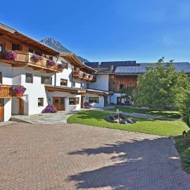 Kinderbauernhof Leneler, hotel di Arzl im Pitztal