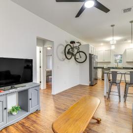 Stroll to Main St Eats! Pet-Friendly Joplin Escape