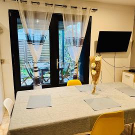 Duplex climatisé Montmorency à 30min de Paris: Montmorency şehrinde bir otel