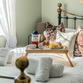 Spacious Cotswolds Base, Private Garden & Parking, hotel di Evesham