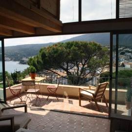 Cadaqués Wonderful views central and calm tree house, hotell Cadaquésis