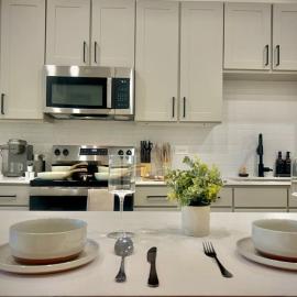 WorkerFriendly KINGbed A plus Location Washer Wifi Pool, hotel v destinaci Sherman