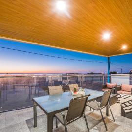 Oceans Waves - Luxury Apartment with ocean views