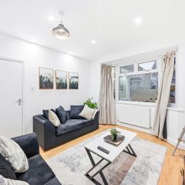 4 Bedroom Eltham House in Greenwich, viešbutis mieste Eltamas