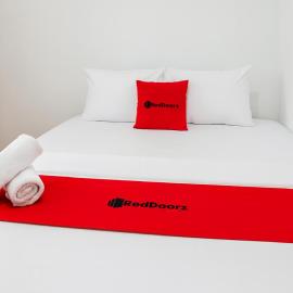 RedDoorz near Pantai Ujung Genteng 2, hotel v destinaci Ujunggenteng