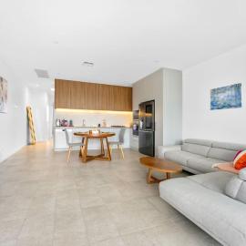 Stylish 2BR Home in Doncaster with parking, hotel i Doncaster