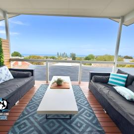 Modern Coastal with Sparkling Sea Views in Victor Harbor, hotel in Victor Harbor