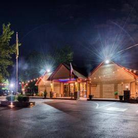 Inn of The Dove Romantic Luxury & Business Suites، فندق في بنسالم