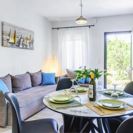 The Green Yard Apartment