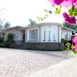LA Guesthouse, hotel in Piet Retief