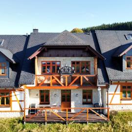 Ferienhaus Anton، فندق في آيبنشتوك