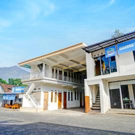 OYO 94834 Homestay Arjuna Near Taman Safari 2 Prigen, hotel v destinácii Pasuruan