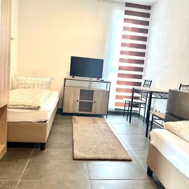 Gemütliches Doppelzimmer Gemeinschaftsbad, hotel en Dingolfing
