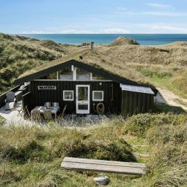 Retro Home With Sea View At Tornby, khách sạn ở Hirtshals