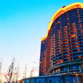 Qingdao Mangrove Tree Resort World - Red Coral Hotel, hotel Huangtaóban