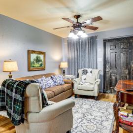 Near Universities: Family Condo in McRae!, hôtel à McRae