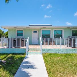 The GUAVA DUFF - Beautiful KW home with space to chill & lots of FREE PARKING!!