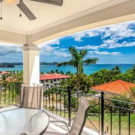 Elegant Oceanview Condo with Spacious Open-Concept Floor Plan and Inviting Beach Design, hotel u gradu Plaja Flamingo