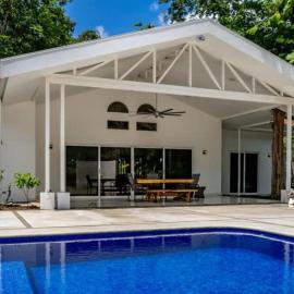 Modern Home and Guesthouse in a Peaceful Gated Community with a Private Swimming Pool, hotel u gradu 'Brasilito'