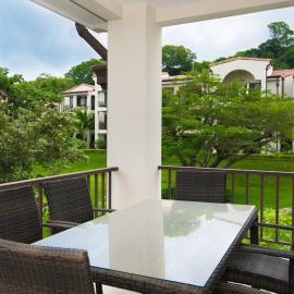 Coastal-Inspired Condo with a Pool-View Balcony & Beach Club Access, hotel a Coco