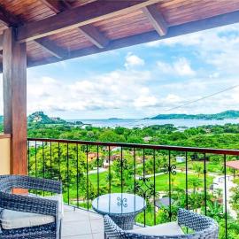 2-BD with Ocean-View Terrace and Pool, hotel u gradu Plaja Flamingo