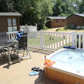 Merley Woodland Signature 2 Lodge with Hot Tub, hotel i Poole