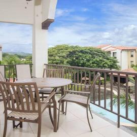Impressively designed and decorated 3rd-floor space overlooking pool in Coco, hotel a Coco