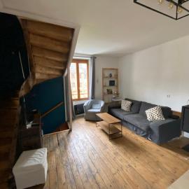 La maison à la porte bleue, hotel en Voutezac