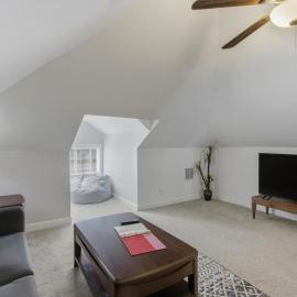 The Hideout Loft - Tranquil Stay